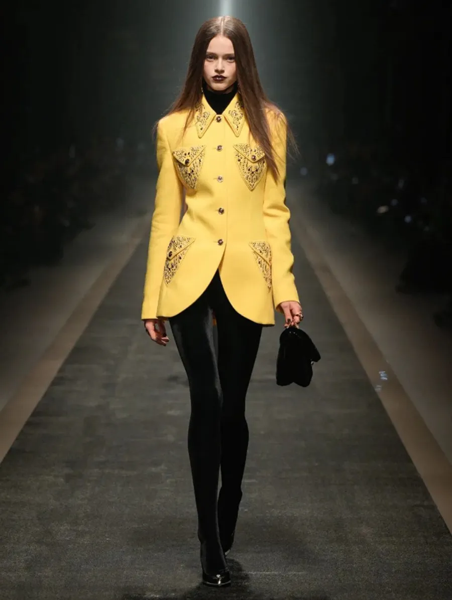 Bộ Sưu Tập Versace Thu Đông 2025: Glamour Gặp Công Nghệ 3D - 24