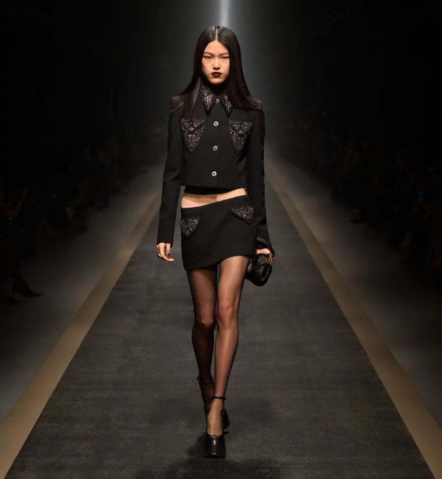 Bộ Sưu Tập Versace Thu Đông 2025: Glamour Gặp Công Nghệ 3D - 26