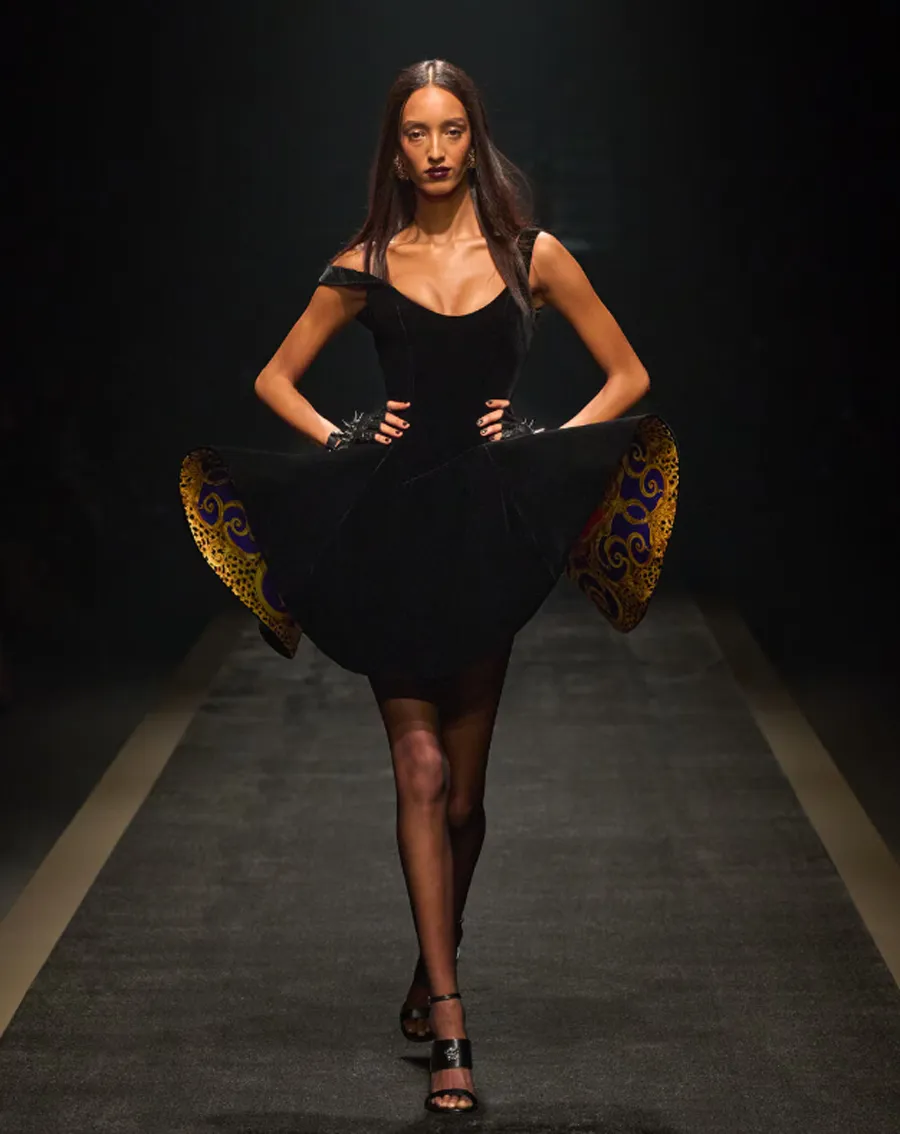 Bộ Sưu Tập Versace Thu Đông 2025: Glamour Gặp Công Nghệ 3D - 7