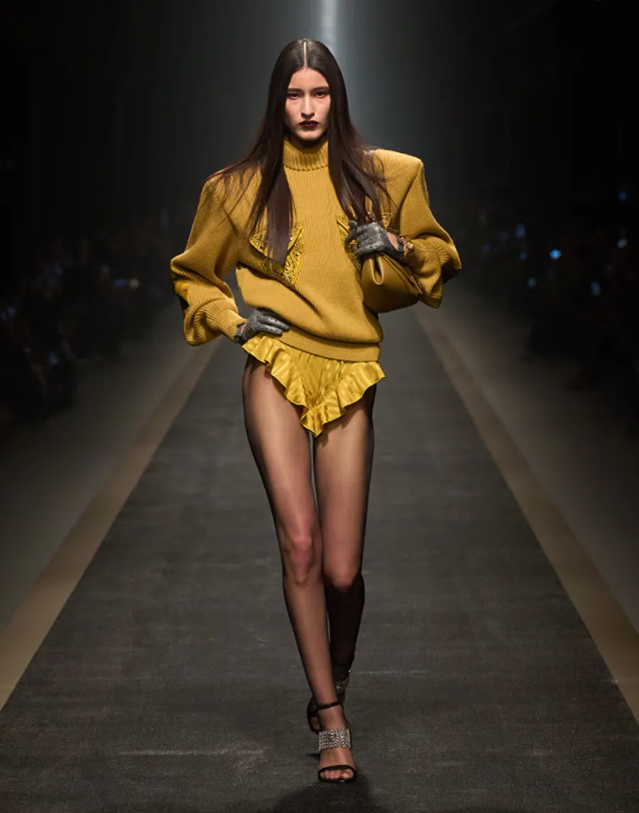 Bộ Sưu Tập Versace Thu Đông 2025: Glamour Gặp Công Nghệ 3D - 8