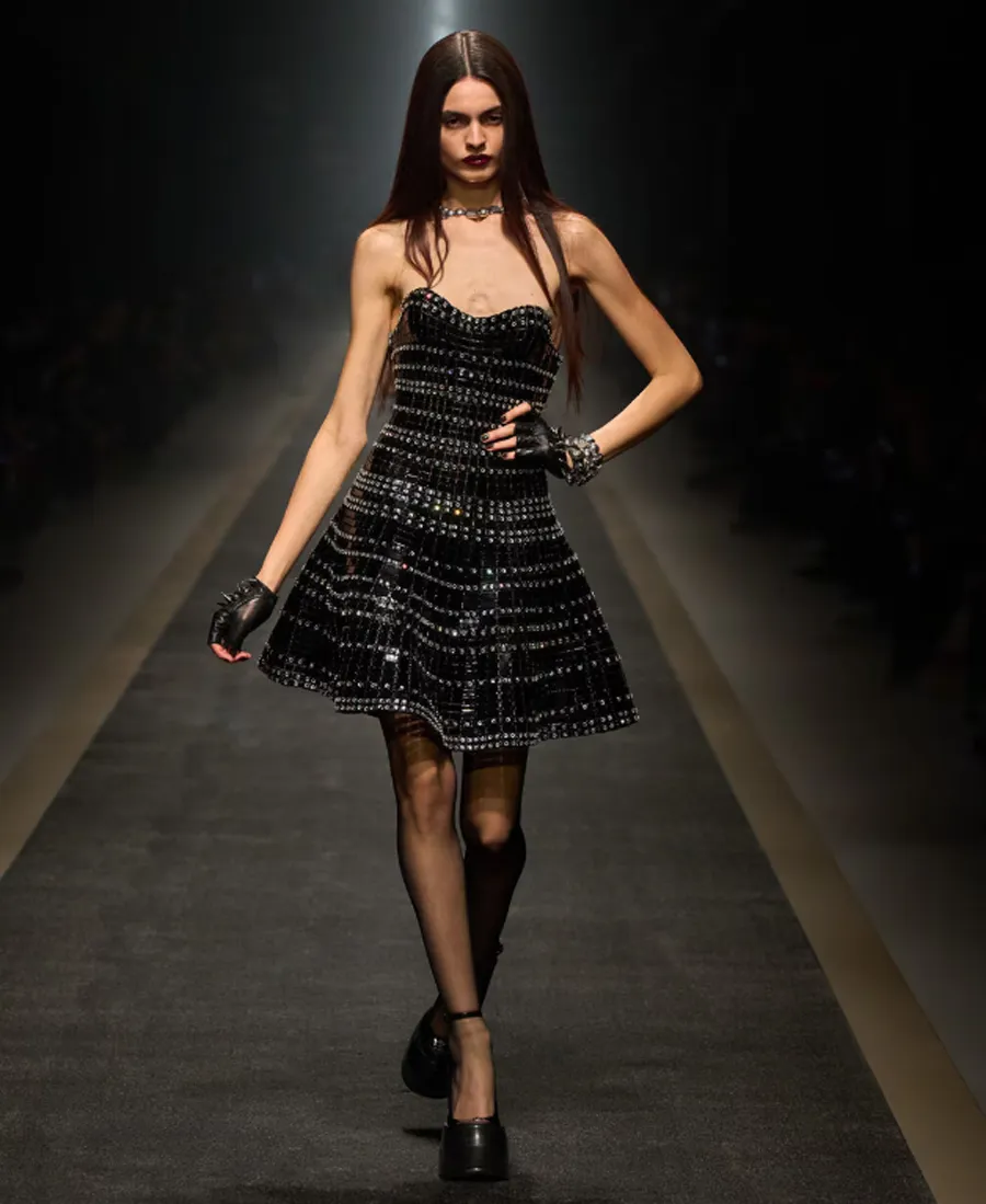 Bộ Sưu Tập Versace Thu Đông 2025: Glamour Gặp Công Nghệ 3D - 10