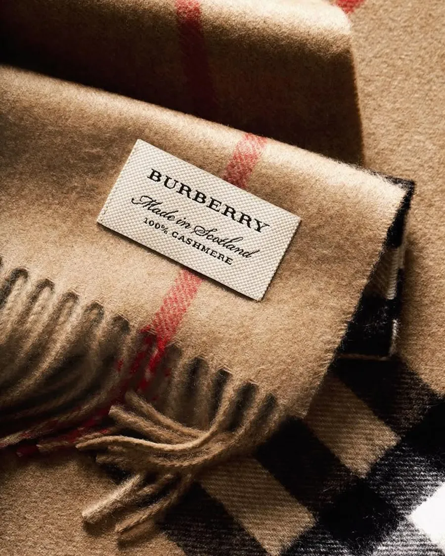 Cách phân biệt khăn Burberry thật - giả