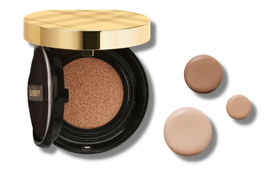 Burberry Ultimate Glow Cushion