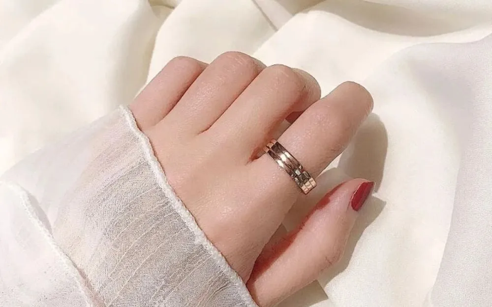 Ý Nghĩa Đeo Nhẫn Ngón Trỏ, Cách Đeo Nhẫn Ngón Trỏ Hợp Phong Thủy - 3