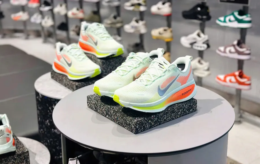 Mua giày Nike chính hãng online ở đâu uy tín?