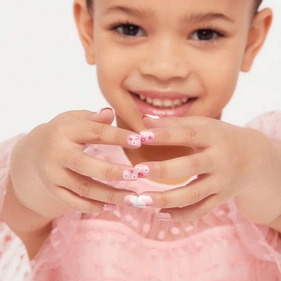 Những Lưu Cần Biết Khi Làm Nail Cho Bé Gái