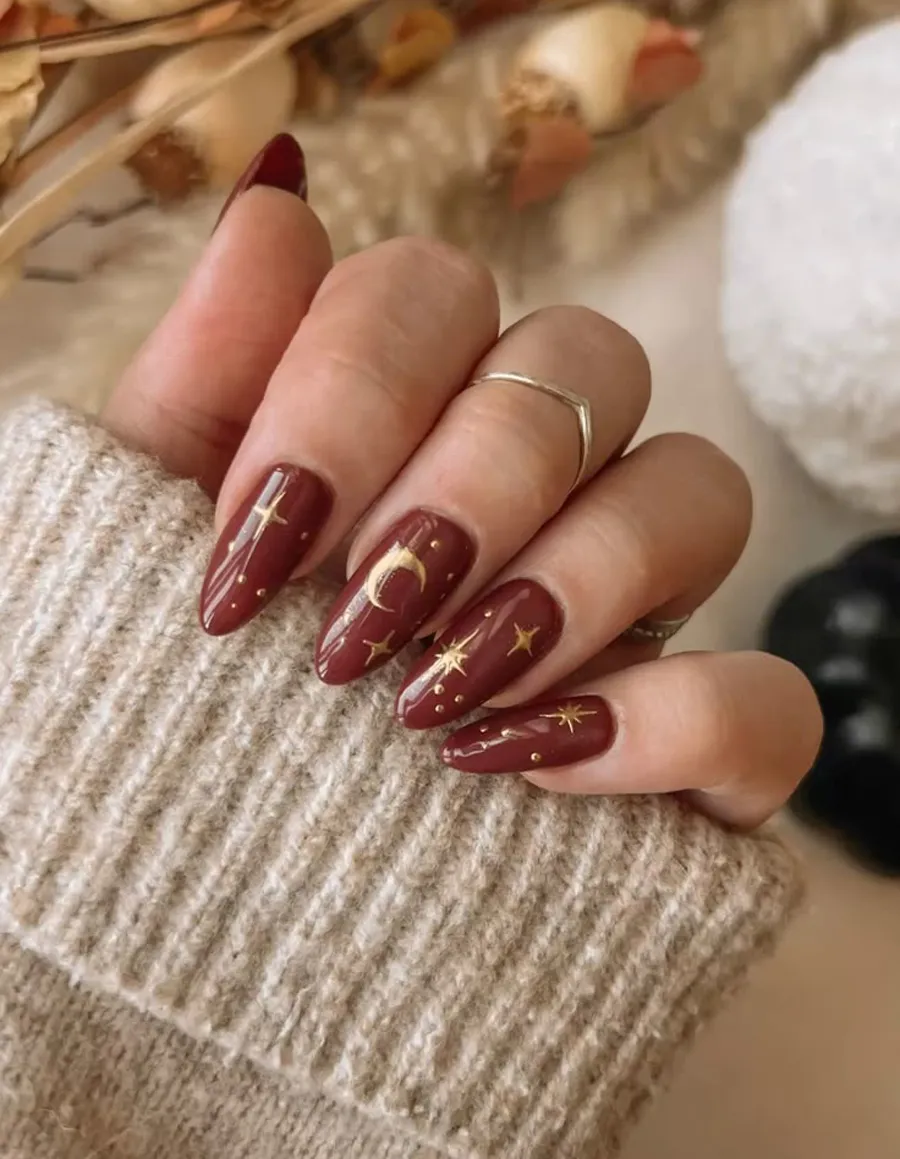 Nails Glam Goth màu đỏ Burgundy bí ẩn