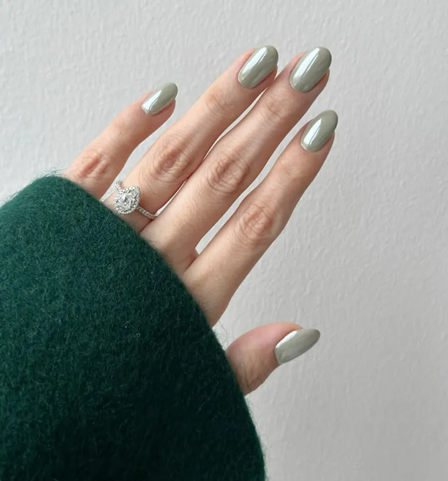 Mẫu Nails Chrome Kaki
