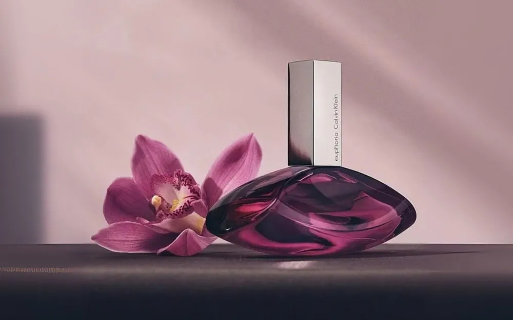 Gợi Ý 10 Nước Hoa Tặng Sếp Nữ Thơm Lâu, Sang Trọng  - 16