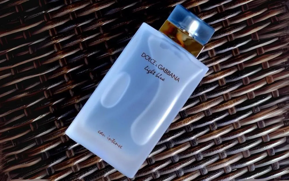 Gợi Ý 10 Nước Hoa Tặng Sếp Nữ Thơm Lâu, Sang Trọng  - 18