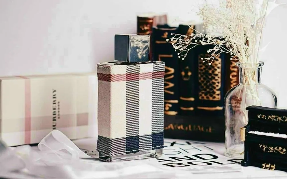 Gợi Ý 10 Nước Hoa Tặng Sếp Nữ Thơm Lâu, Sang Trọng  - 8