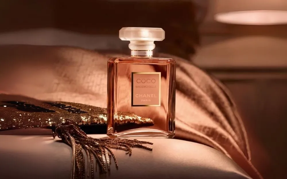 Gợi Ý 10 Nước Hoa Tặng Sếp Nữ Thơm Lâu, Sang Trọng  - 10