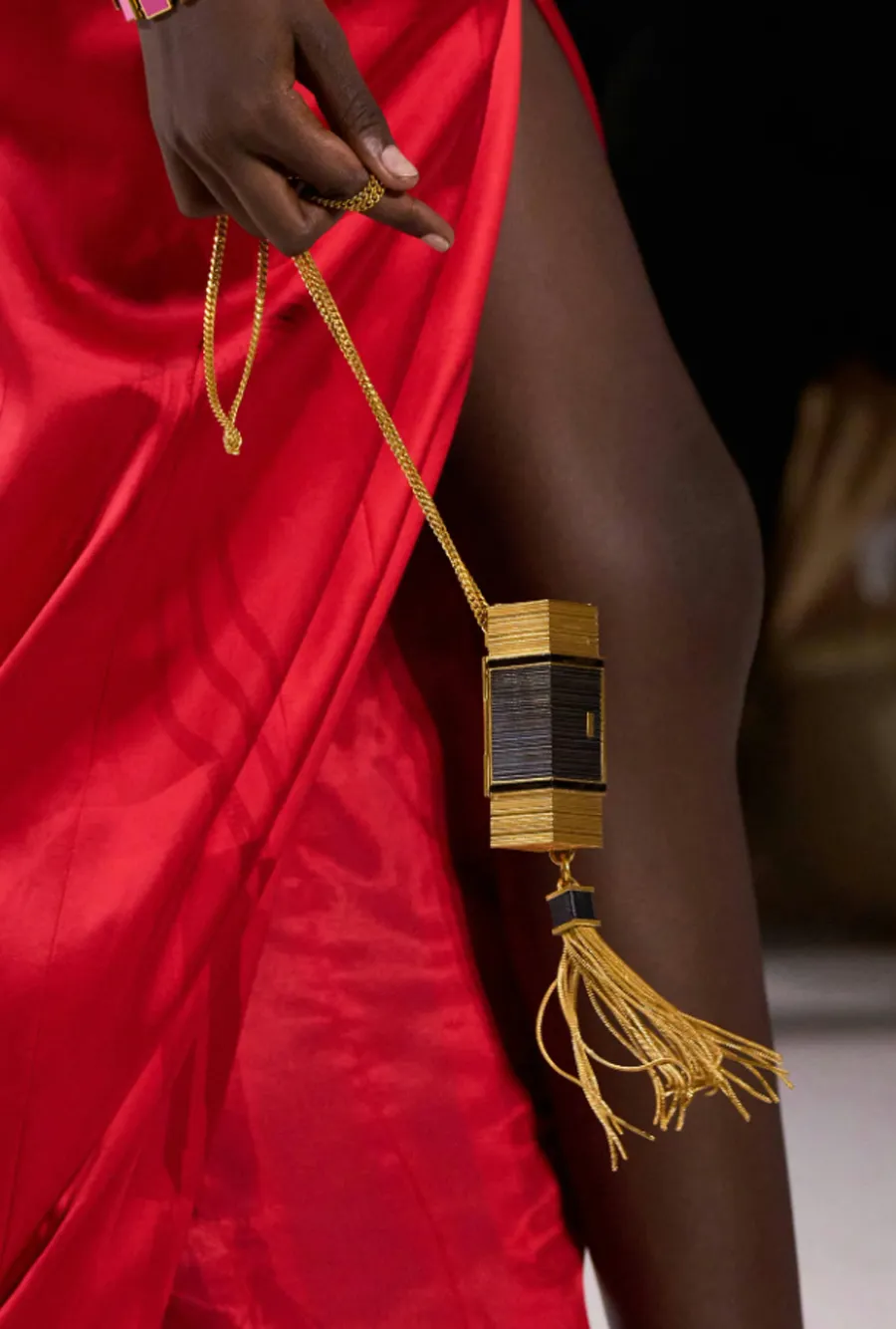 Những Thiết Kế Túi Xách Thu Đông 2025 Gây Ấn Tượng Tại Sàn Diễn Quốc Tế - 2