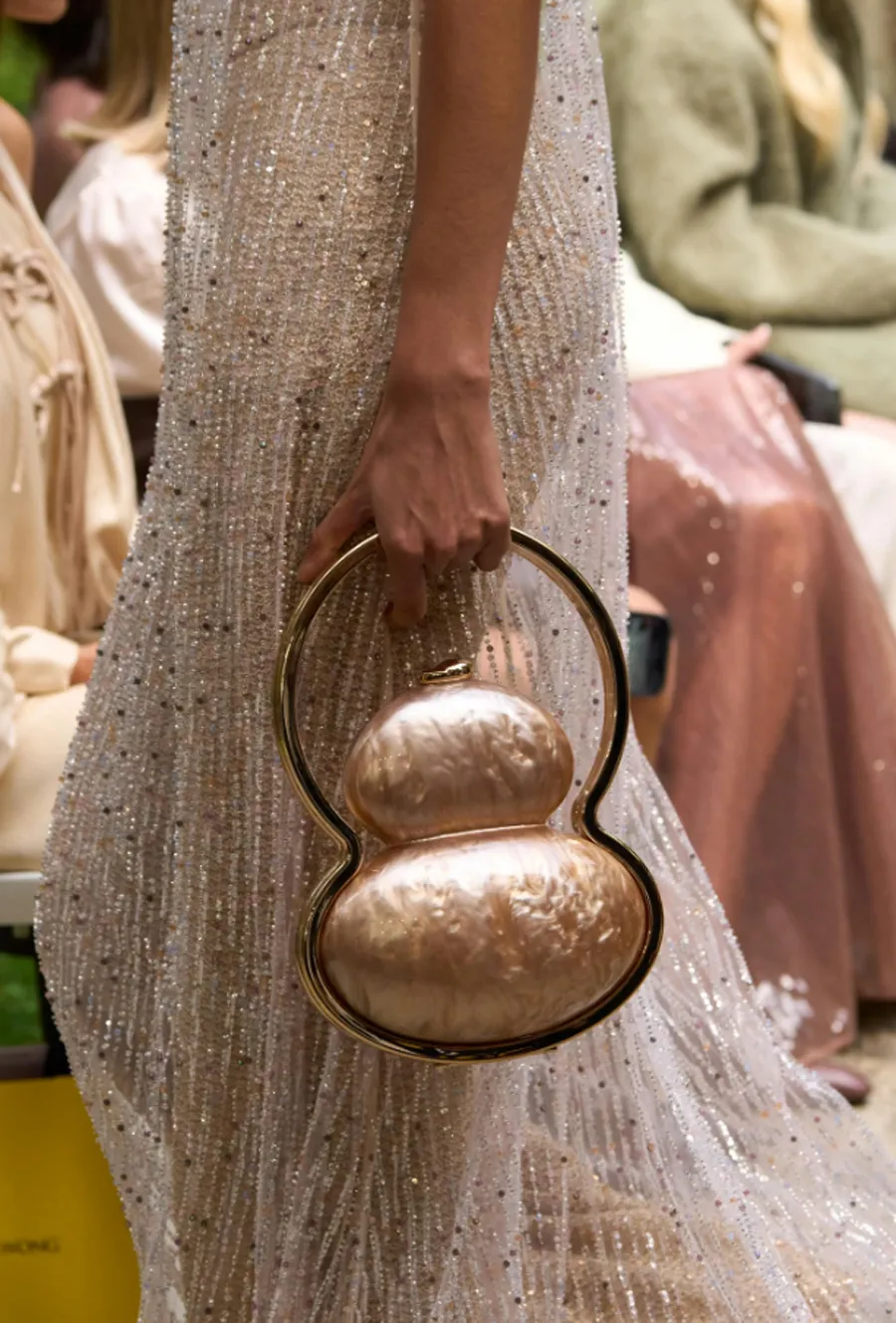 Những Thiết Kế Túi Xách Thu Đông 2025 Gây Ấn Tượng Tại Sàn Diễn Quốc Tế - 5