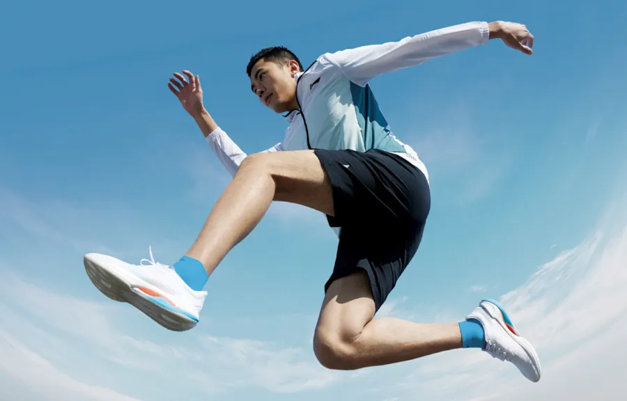 Top 10 thương hiệu quần áo chạy bộ được yêu thích