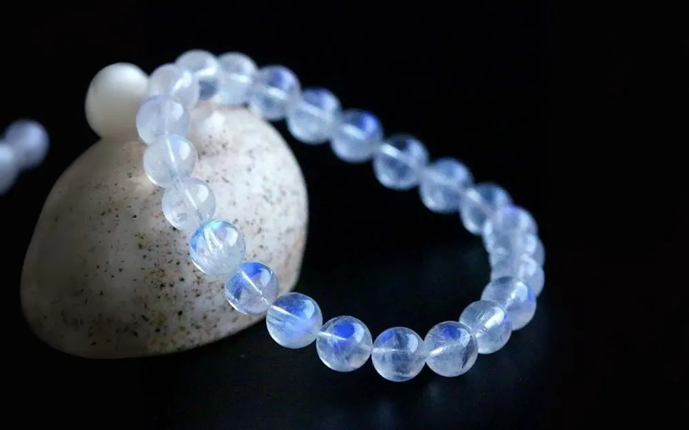 1988 Mệnh Gì Hợp Màu Gì? Gợi Ý Các Mẫu Trang Sức Thu Hút May Mắn - 6