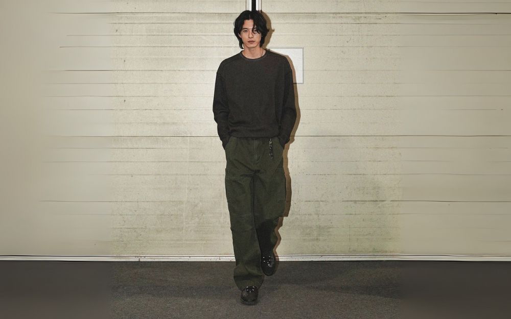 8 Cách Mặc Áo Thun Dài Tay Nam Và Gợi Ý Mẫu Áo Đẹp Năm 2025 - 2