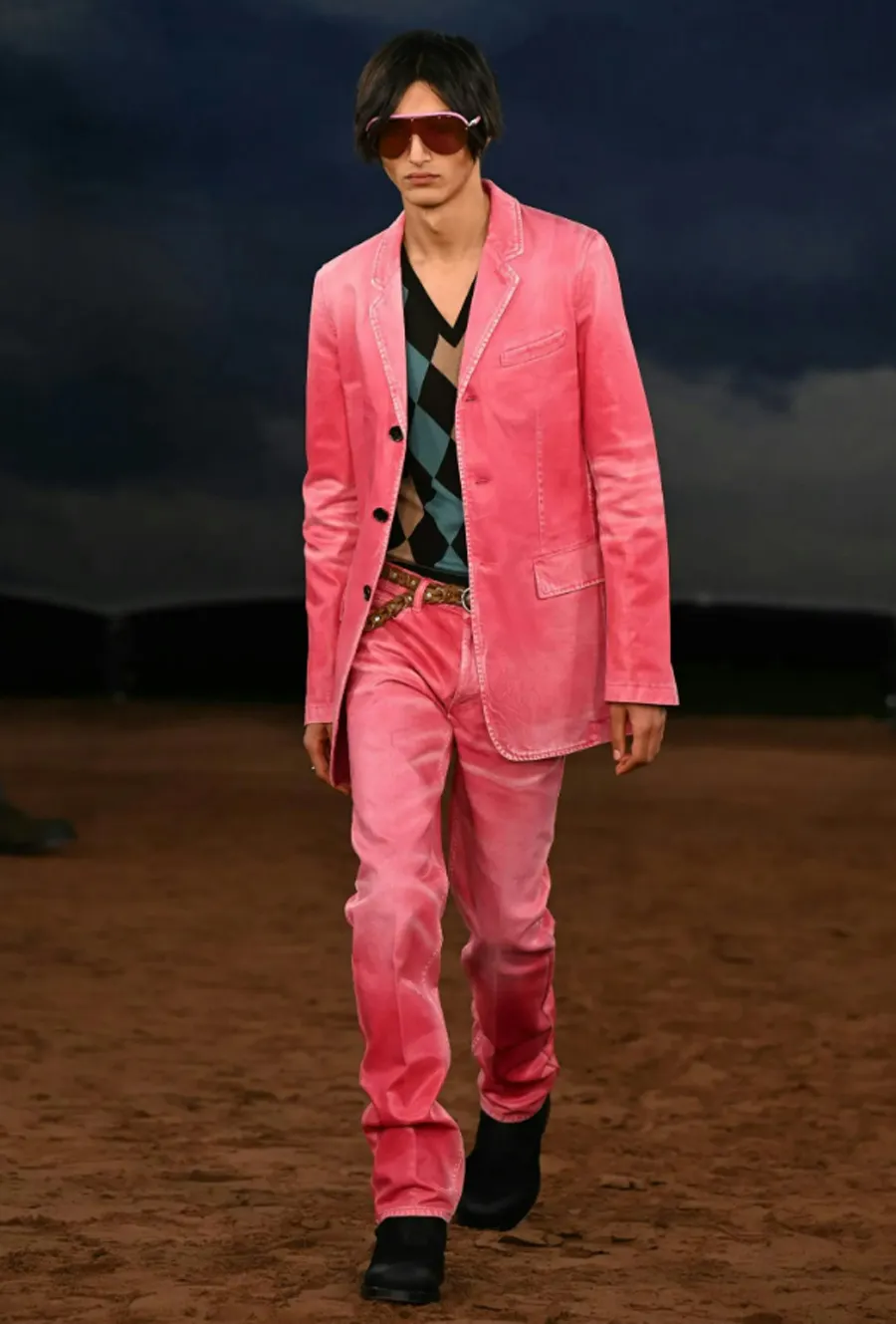 Burberry Xuân/Hè 2026: Khi âm nhạc và tinh thần phóng khoáng trở lại sàn diễn - 11