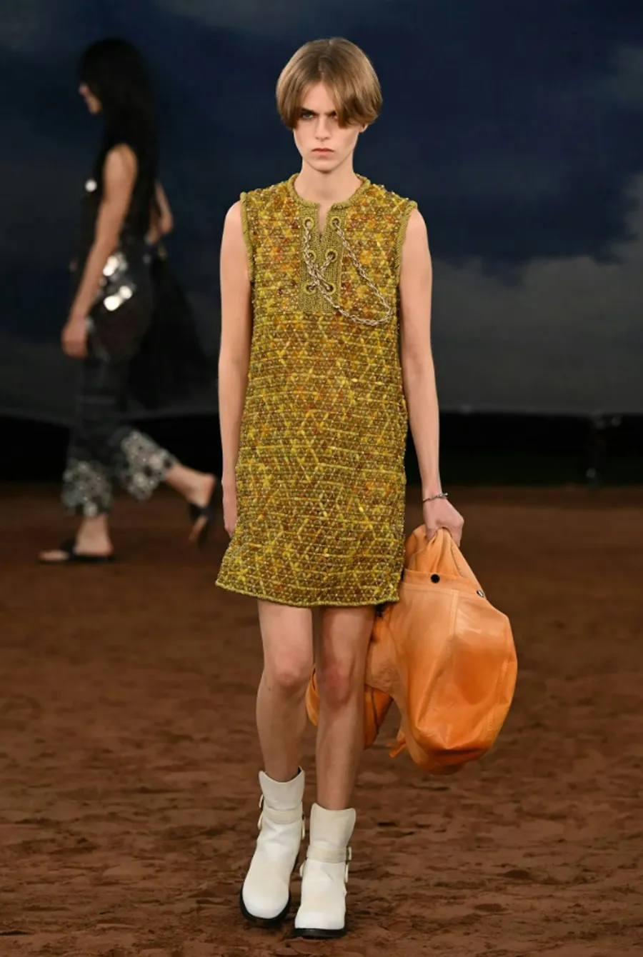 Burberry Xuân/Hè 2026: Khi âm nhạc và tinh thần phóng khoáng trở lại sàn diễn - 12