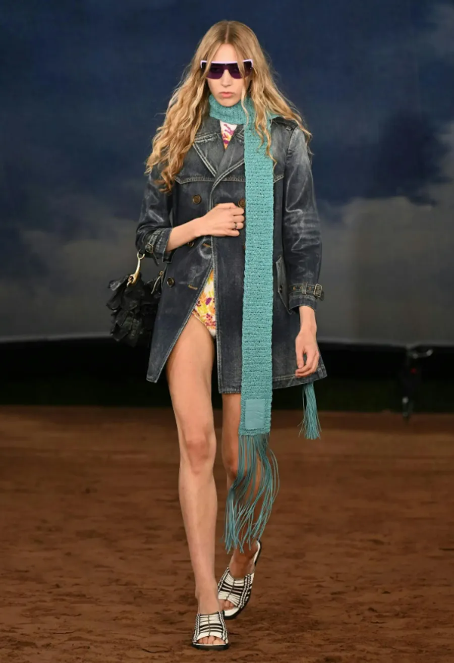 Burberry Xuân/Hè 2026: Khi âm nhạc và tinh thần phóng khoáng trở lại sàn diễn - 13