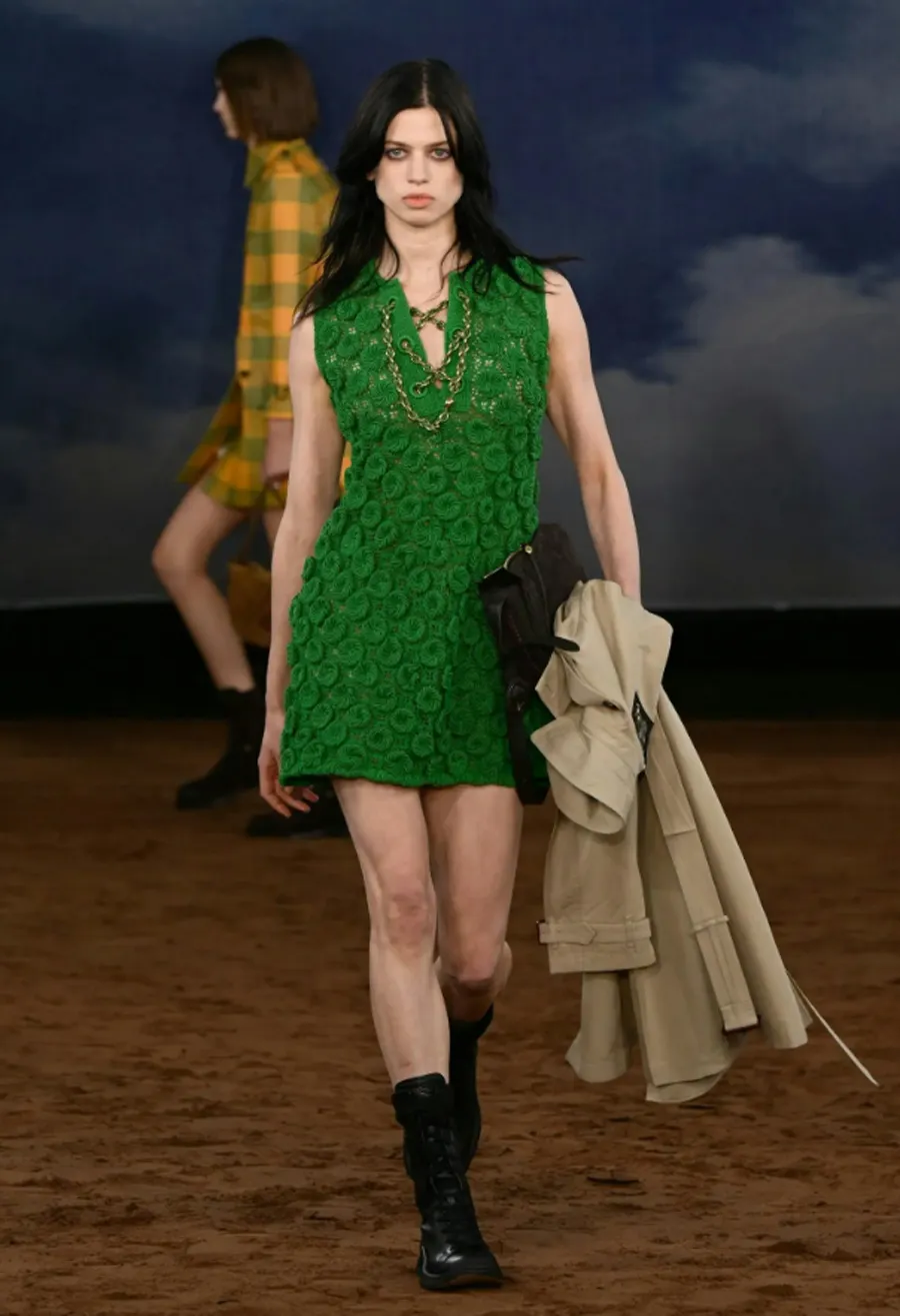 Burberry Xuân/Hè 2026: Khi âm nhạc và tinh thần phóng khoáng trở lại sàn diễn - 16
