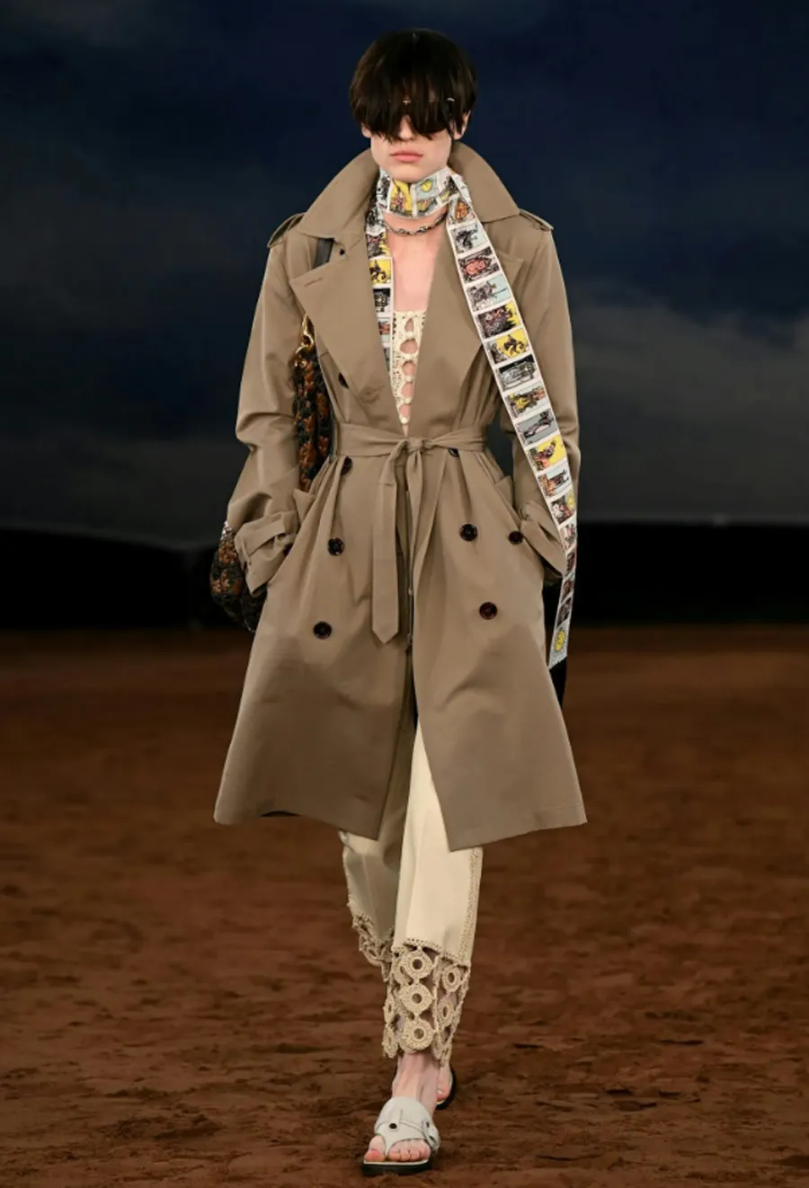 Burberry Xuân/Hè 2026: Khi âm nhạc và tinh thần phóng khoáng trở lại sàn diễn - 5