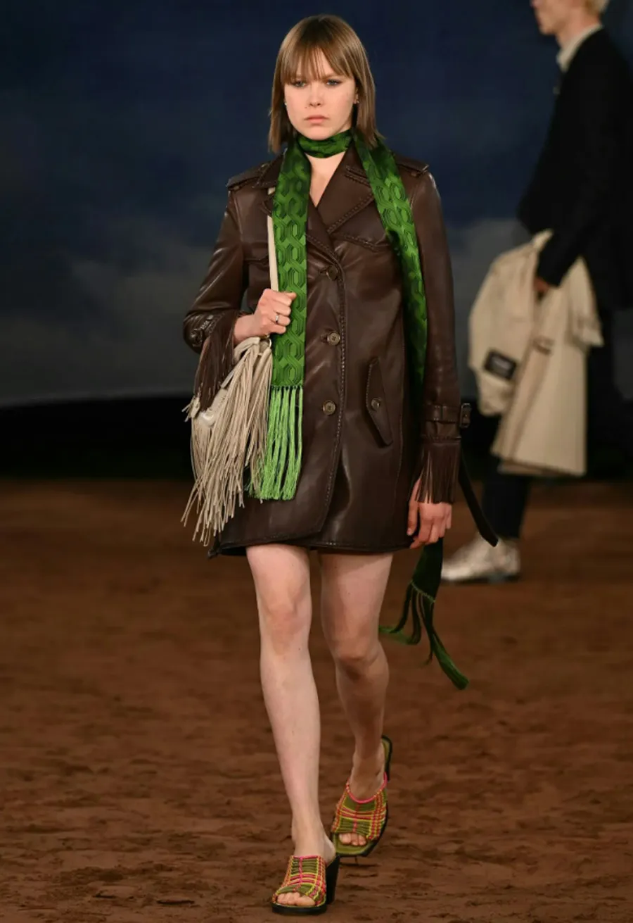 Burberry Xuân/Hè 2026: Khi âm nhạc và tinh thần phóng khoáng trở lại sàn diễn - 6