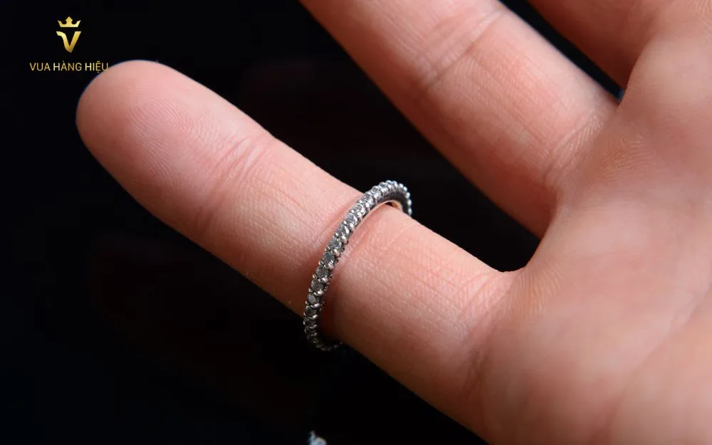 Ý Nghĩa Đeo Nhẫn Ngón Út, Nên Đeo Nhẫn Tay Nào? - 1