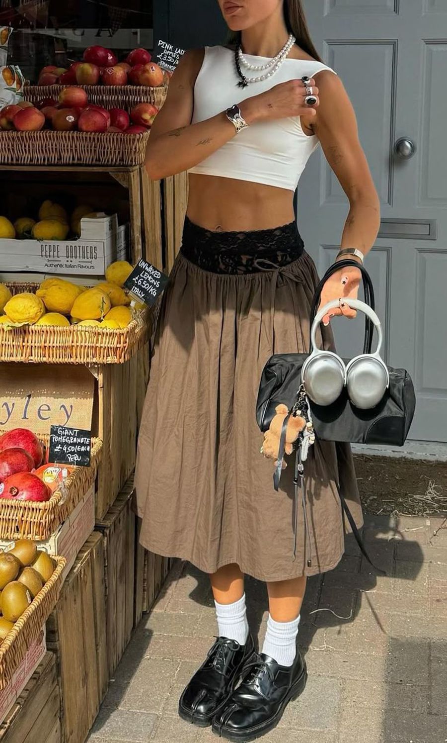 Crop top và chân váy dài sang trọng