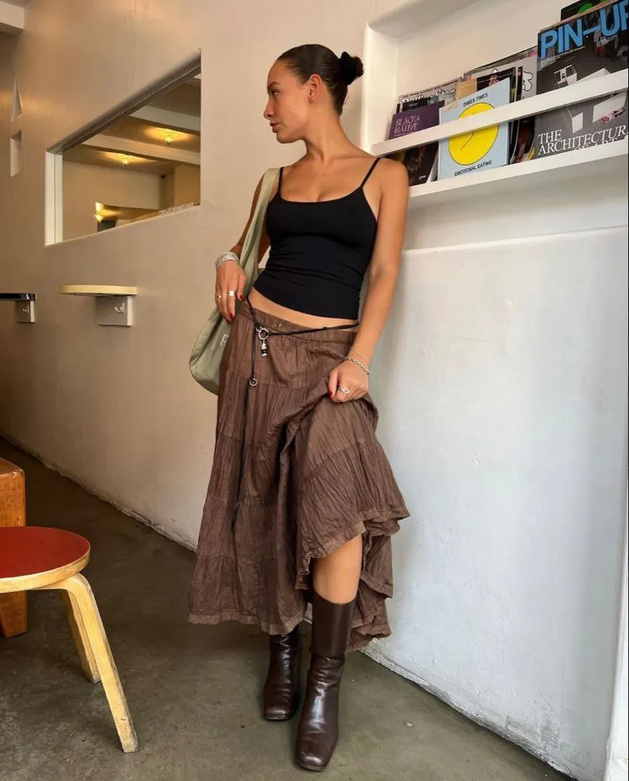 Crop top và chân váy dài sang trọng