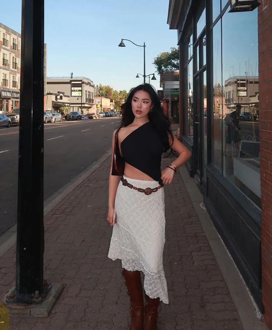 Crop top và chân váy dài sang trọng