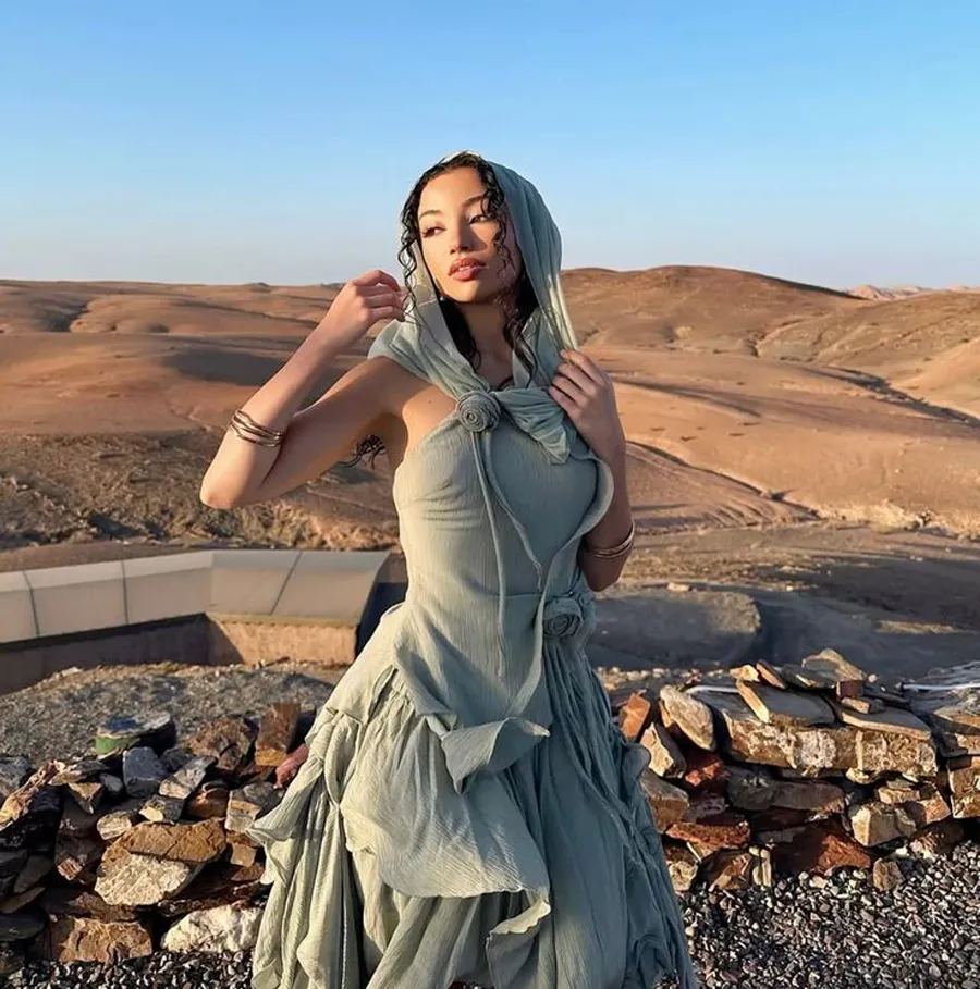 Áo cổ yếm có mũ