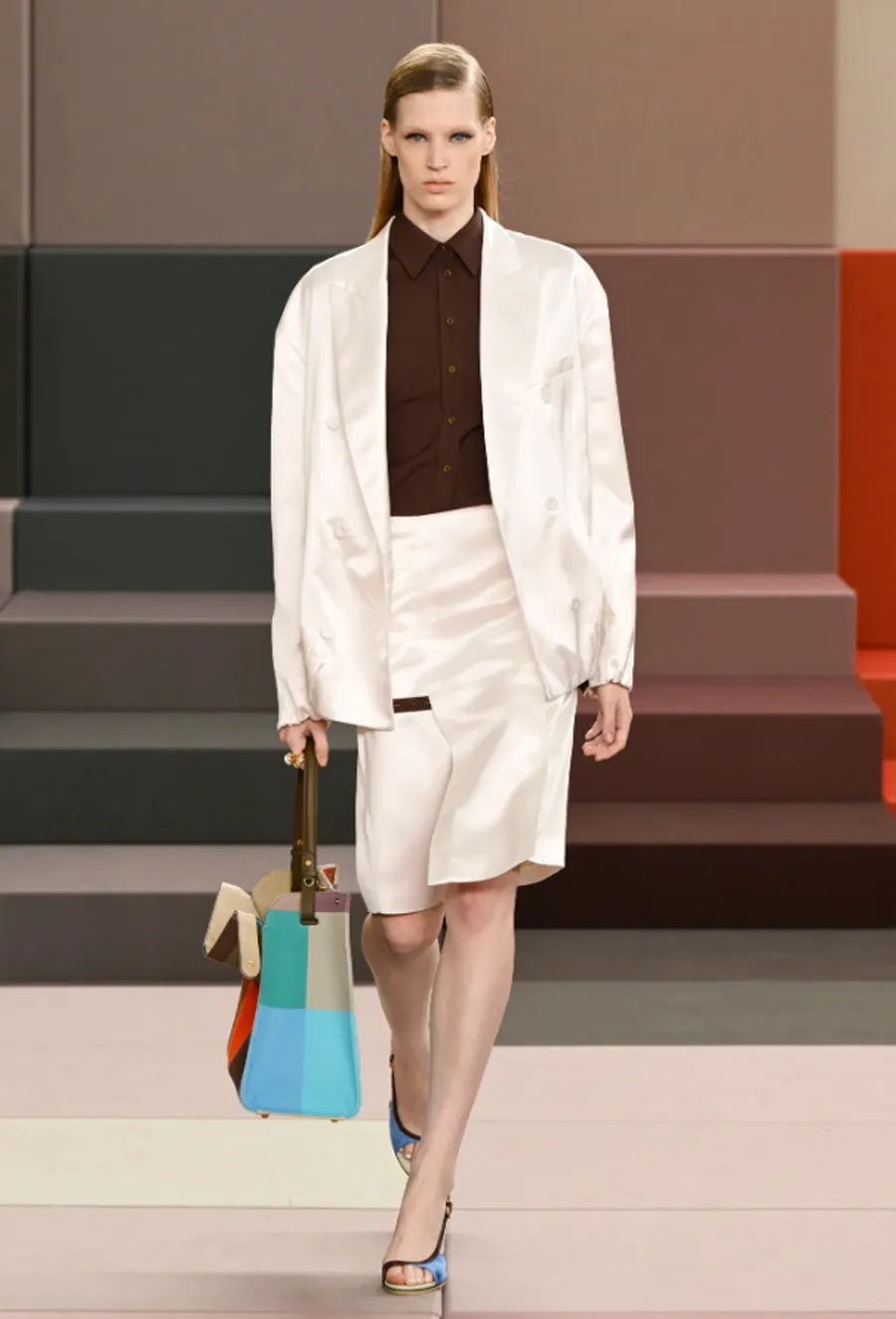 Fendi Xuân/Hè 2026: Khi kí ức thị giác biến thành một lãnh địa rực rỡ - 1