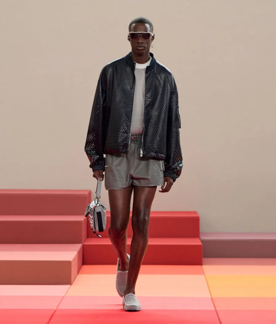 Fendi Xuân/Hè 2026: Khi kí ức thị giác biến thành một lãnh địa rực rỡ - 11