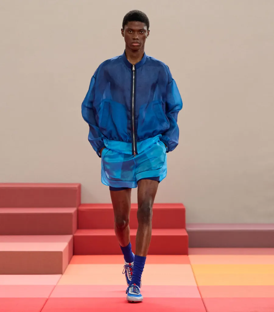 Fendi Xuân/Hè 2026: Khi kí ức thị giác biến thành một lãnh địa rực rỡ - 26