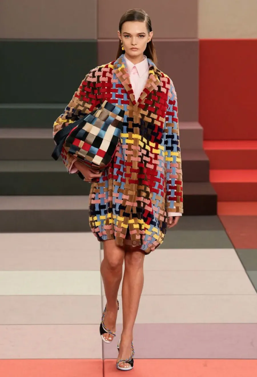 Fendi Xuân/Hè 2026: Khi kí ức thị giác biến thành một lãnh địa rực rỡ - 27