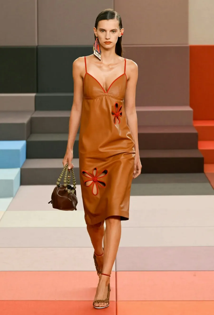 Fendi Xuân/Hè 2026: Khi kí ức thị giác biến thành một lãnh địa rực rỡ - 16