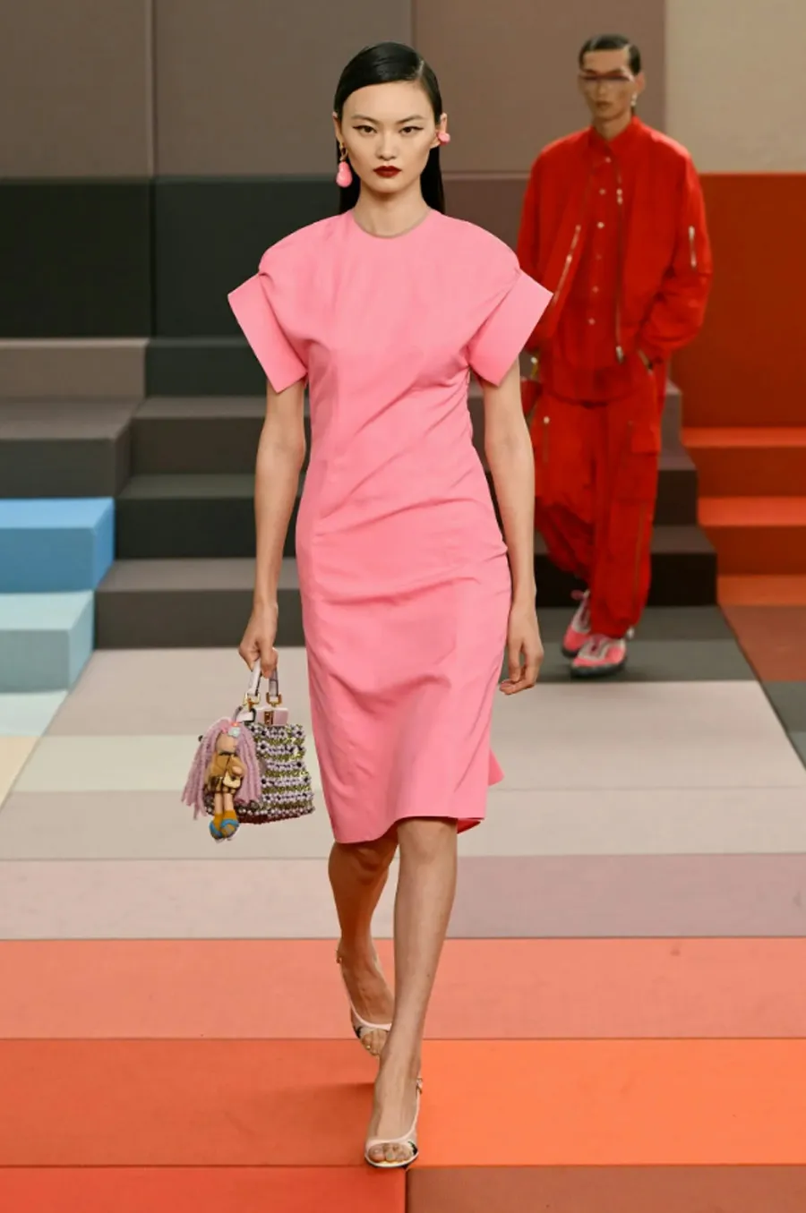 Fendi Xuân/Hè 2026: Khi kí ức thị giác biến thành một lãnh địa rực rỡ - 19