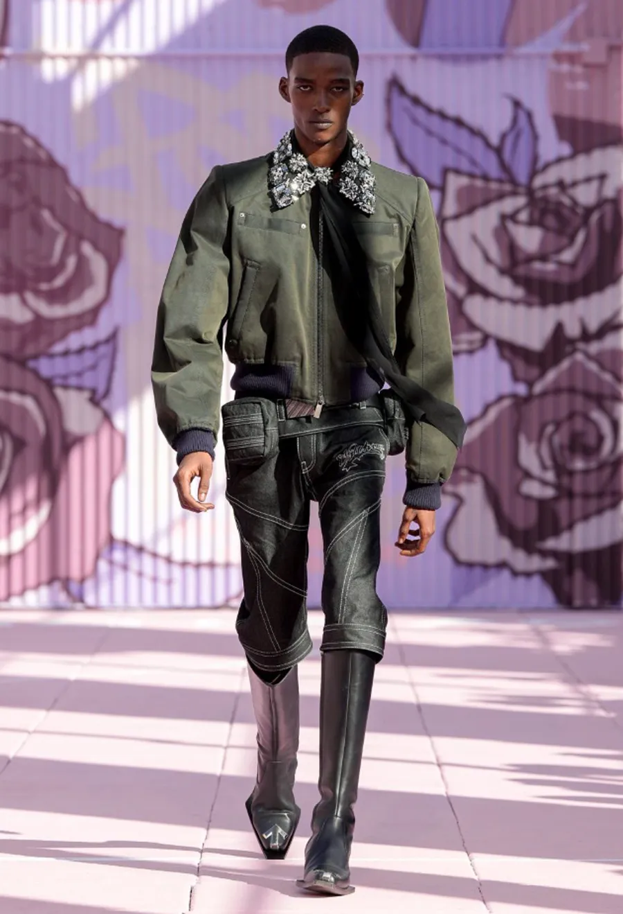 Off-White Xuân Hè 2026: Khi di sản đường phố New York hòa trong nhịp disco thập niên 70 - 16