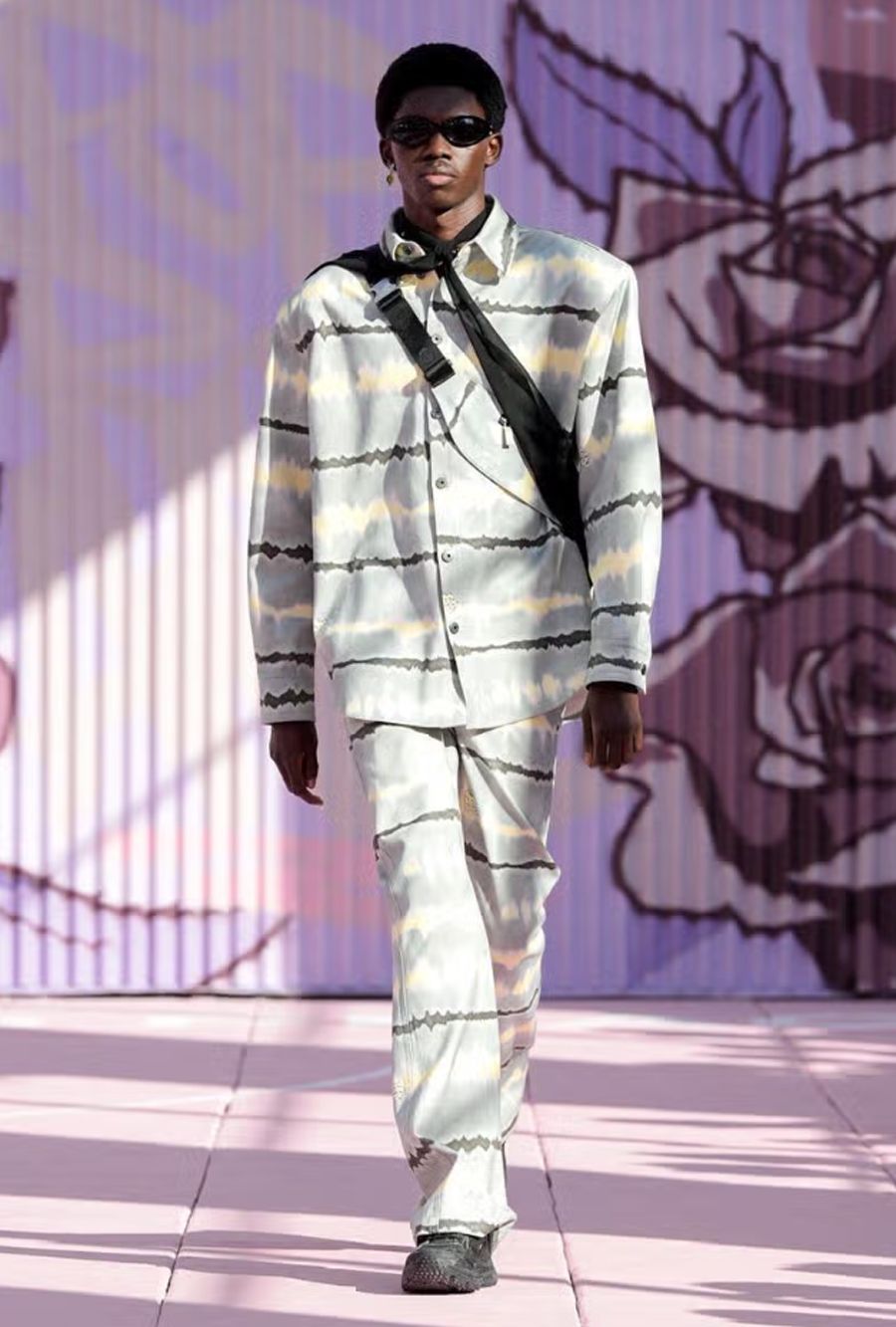 Off-White Xuân Hè 2026: Khi di sản đường phố New York hòa trong nhịp disco thập niên 70 - 21