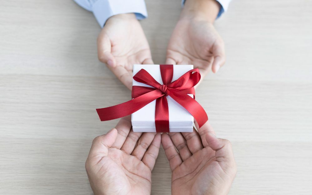 Top 25 Món Quà Tặng Sếp Nam Cực Kỳ Ý Nghĩa Cho Mọi Dịp Đặc Biệt - 1