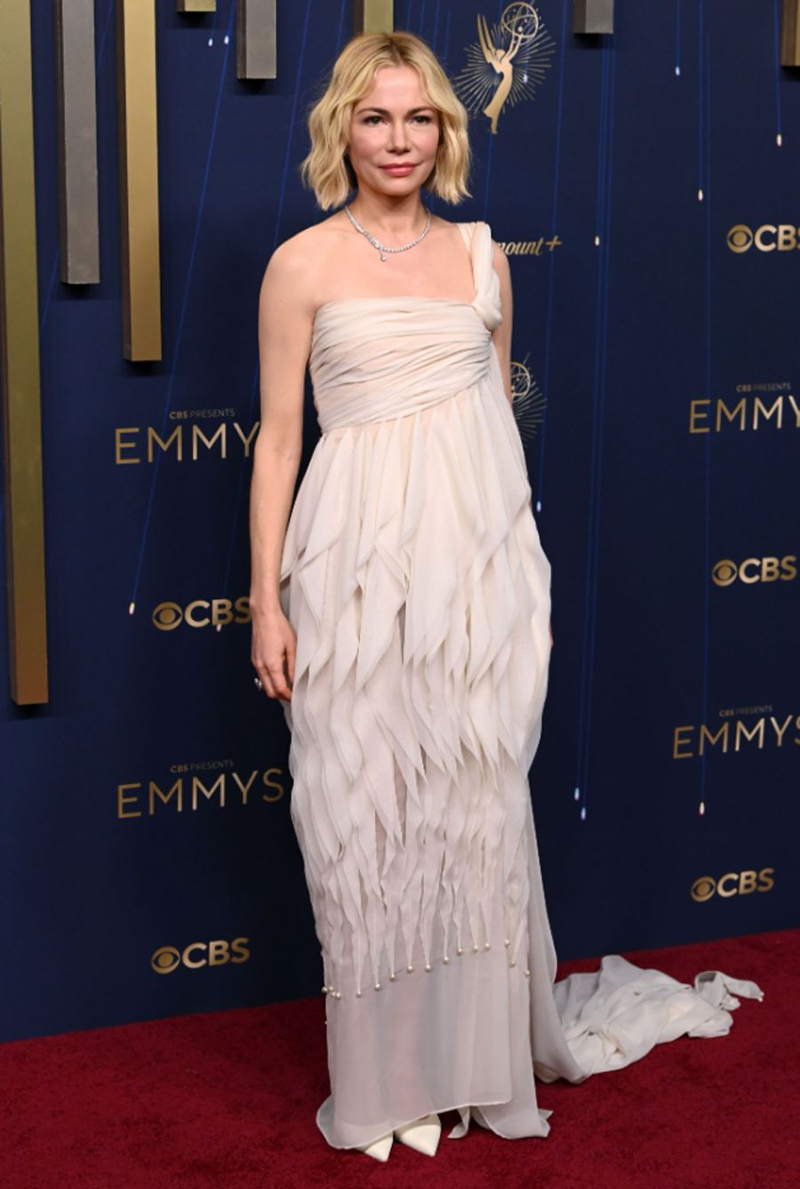 thời trang thảm đỏ Emmy Awards 2025