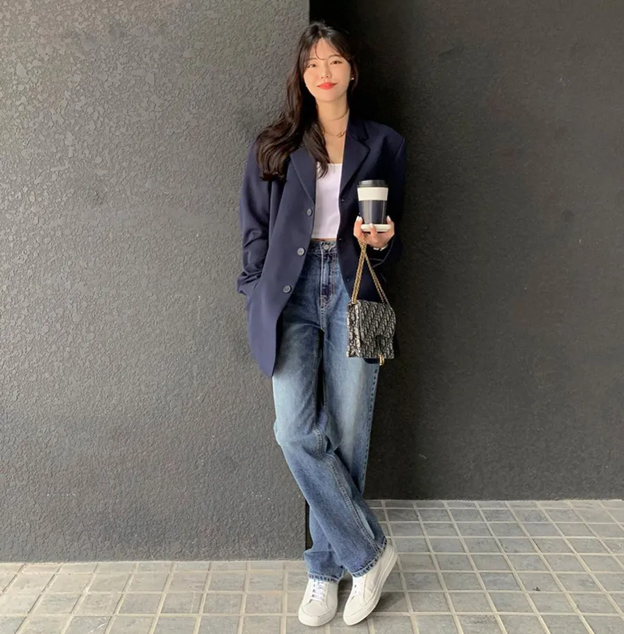 Mix thời trang công sở với áo blazer màu chàm