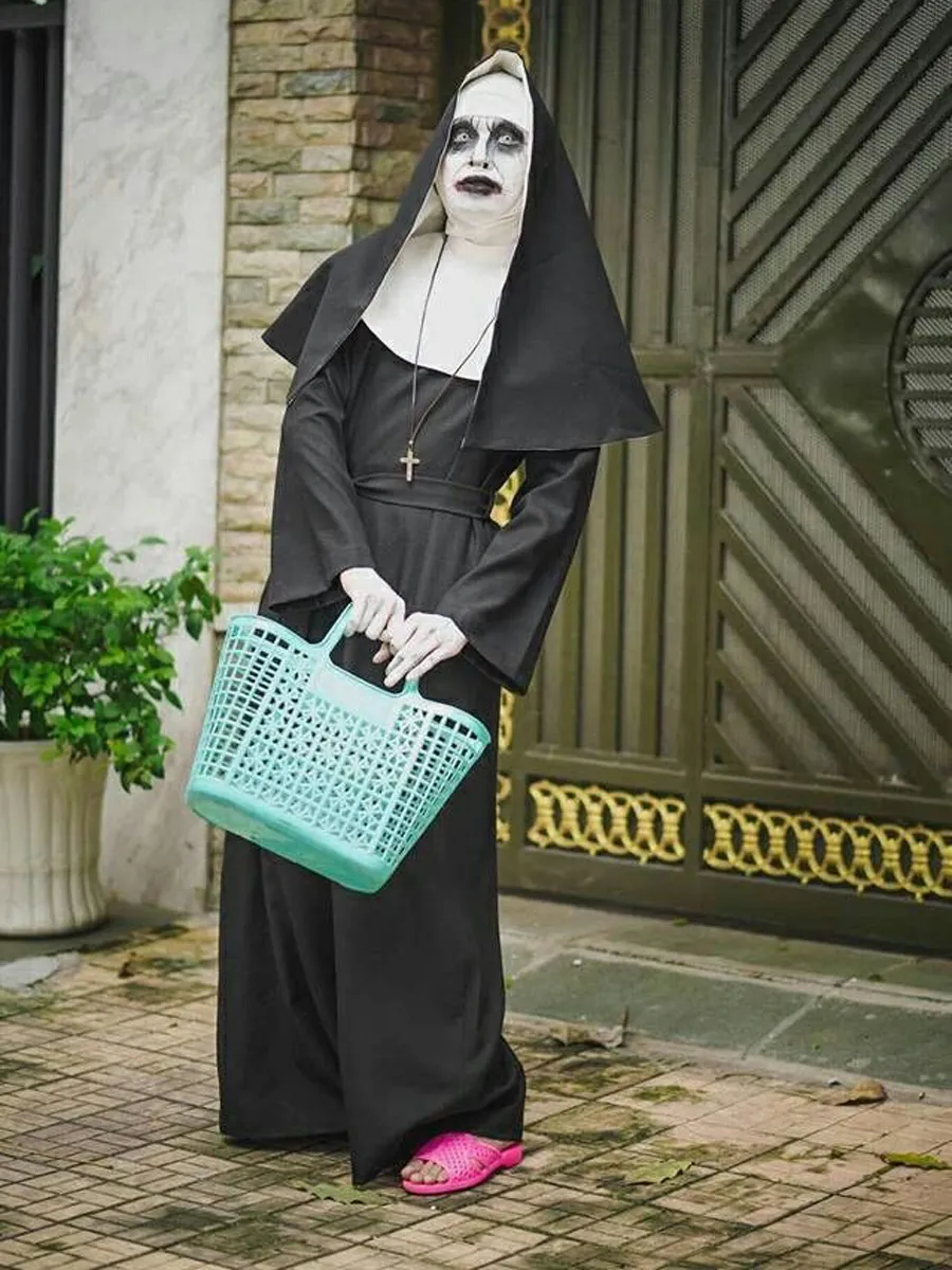 Trang Phục Valak Ác Ma Từ The Conjuring 2