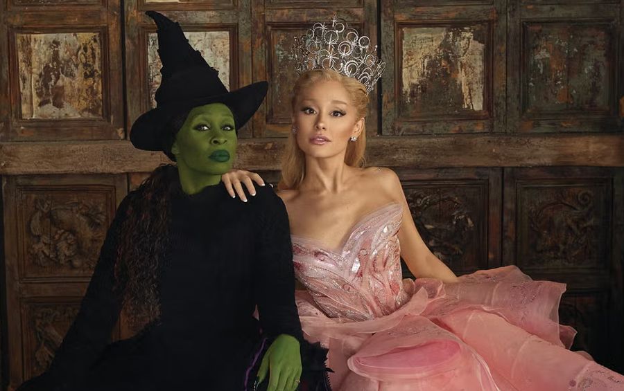 Song Tử - Elphaba hoặc Glinda (Wicked)