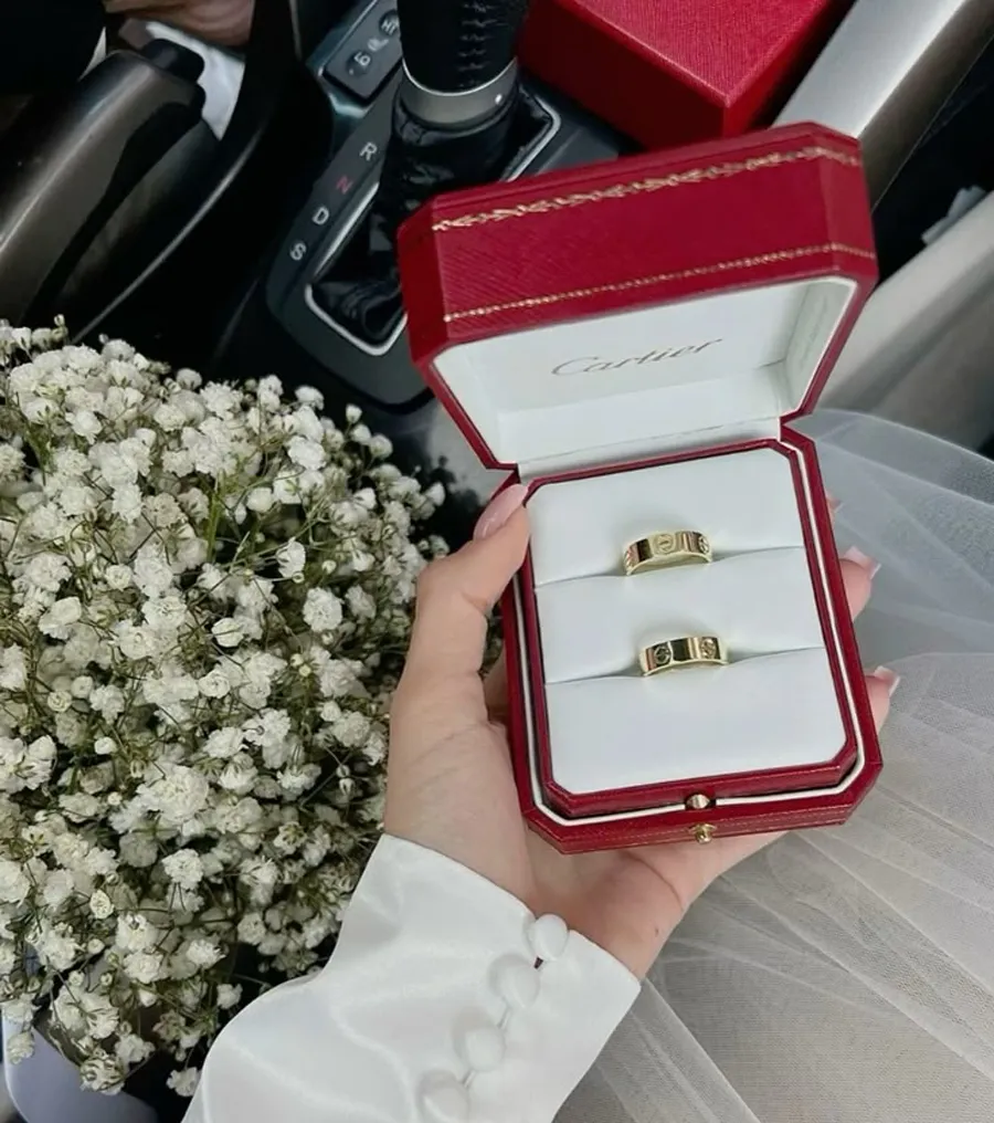 Các yếu tố ảnh hưởng đến giá nhẫn cưới Cartier