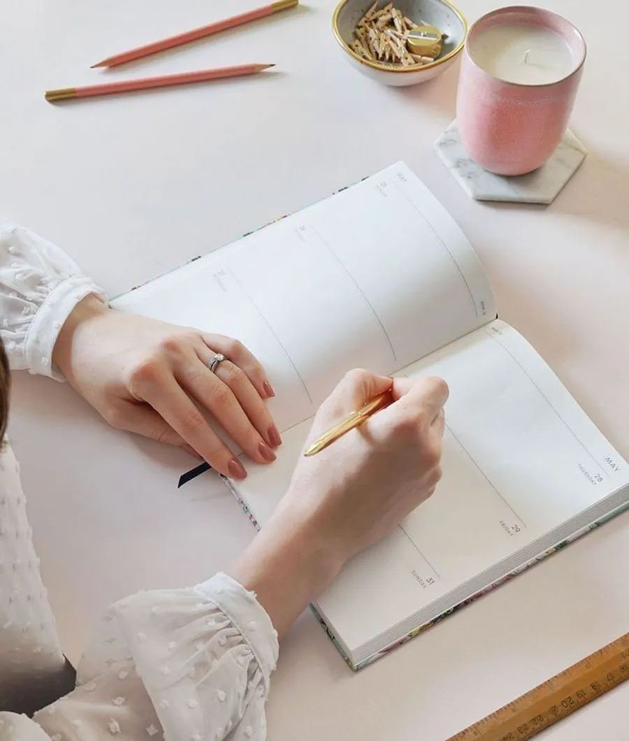 Gợi ý quà tặng 20/10 cho nhân viên nữ ấn tượng