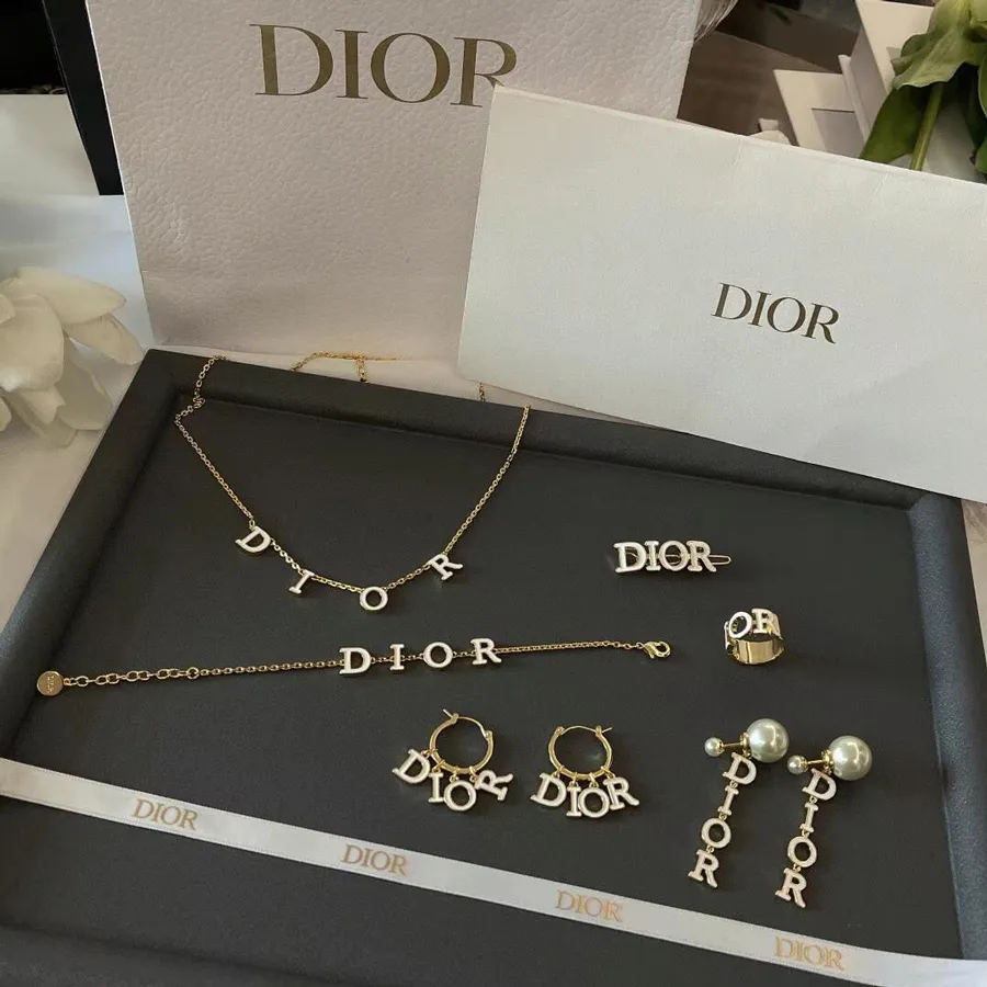 Lưu ý khi chọn quà trang sức 20/10