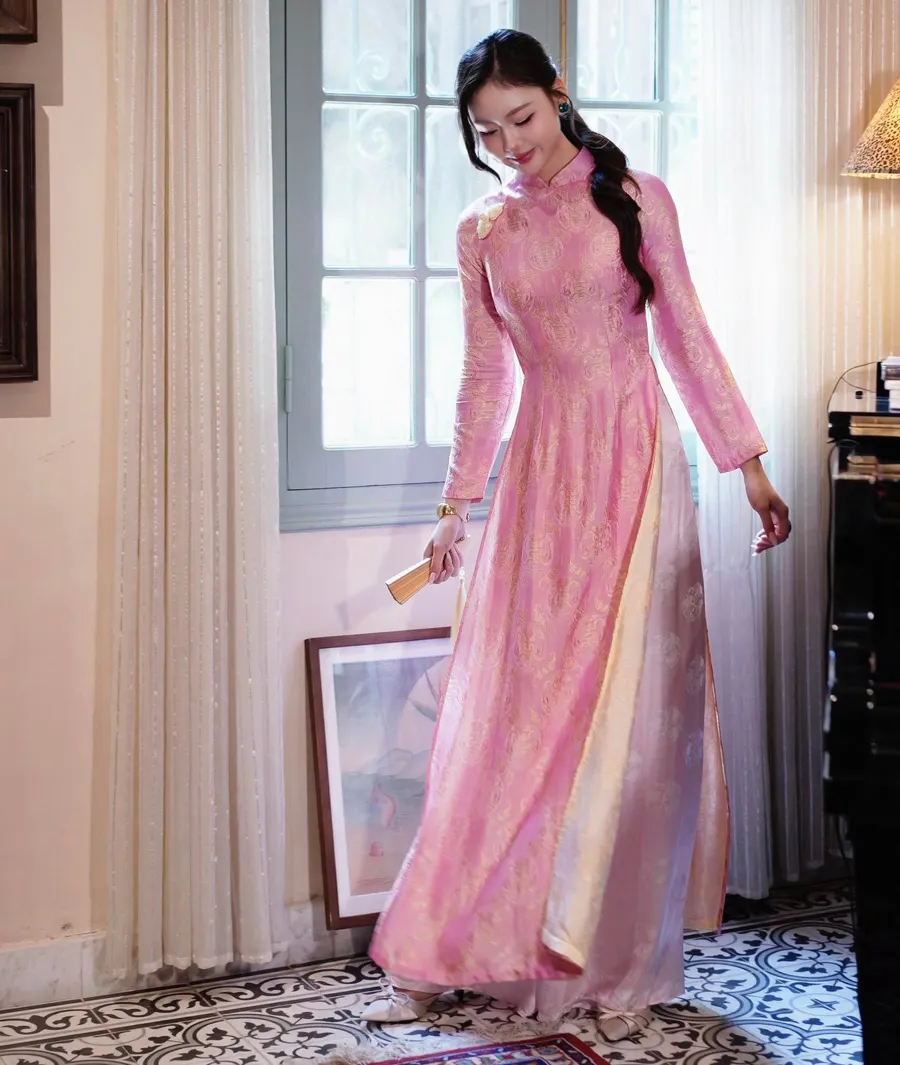 Lưu ý khi phối áo dài màu hồng với quần