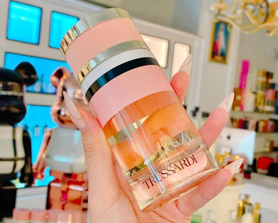 Cách phân biệt nước hoa Trussardi thật - giả